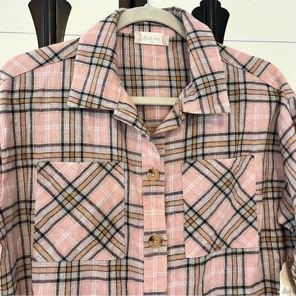 NWT Altar'd State Pink and Tan Plaid Cropped Flannel XS Graphic Detail on Back - Picture 3 of 11